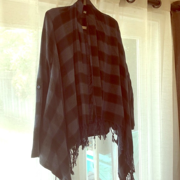 En Creme Sweaters - Flannel wrap/sweater/shirt